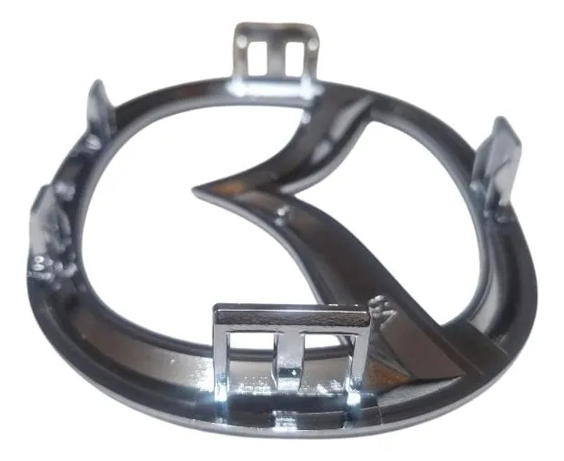 emblema Mazda 3 frontal 14.2x11.2 cm logo Mazda 3 parrilla delantera emblema frontal Mazda 3 repuesto detalle emblema Mazda 3 cromado emblema Mazda 3 instalado en parrilla logo Mazda 3 frontal vista trasera