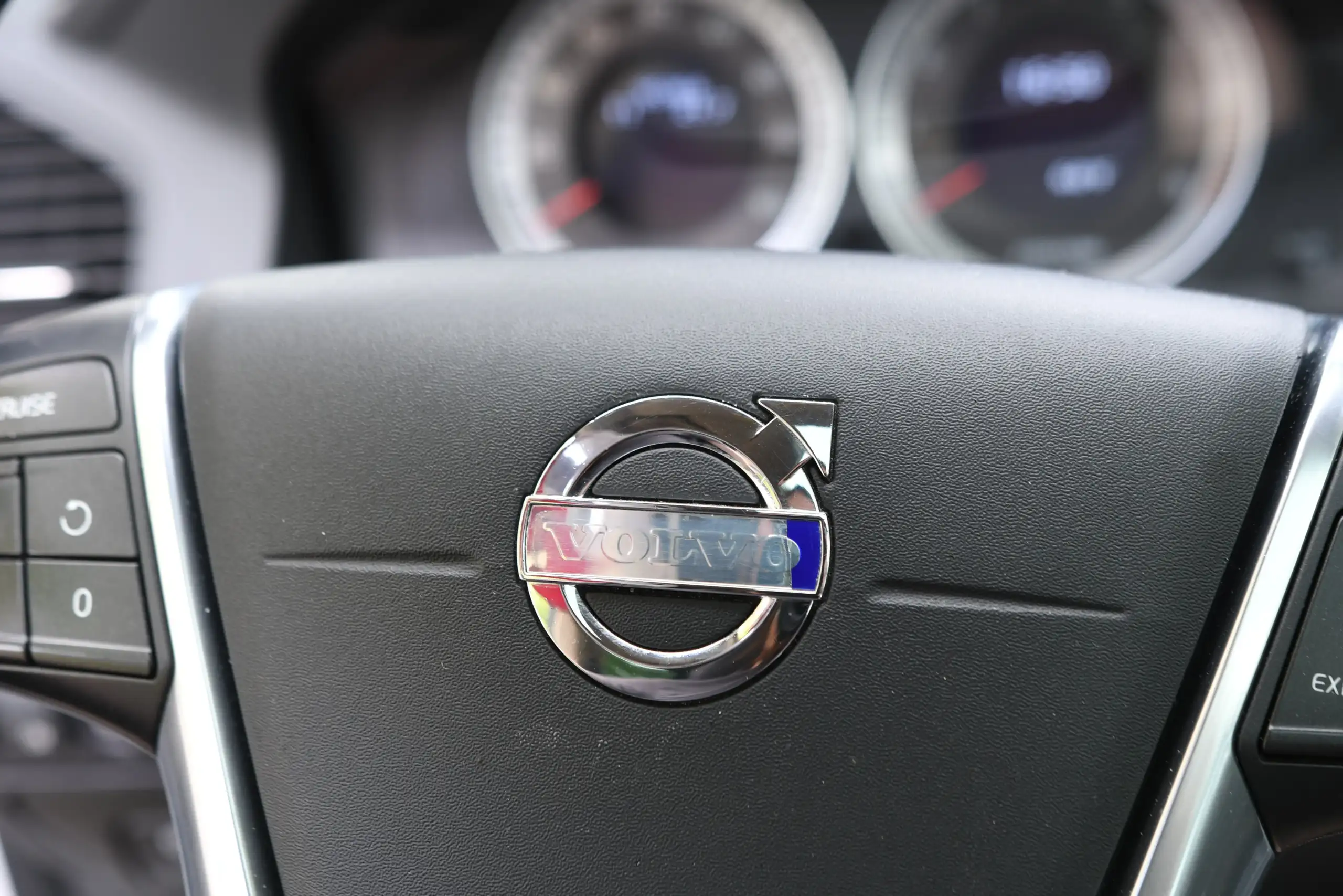 emblema-volvo-logo-volante-1-scaled-2.webp